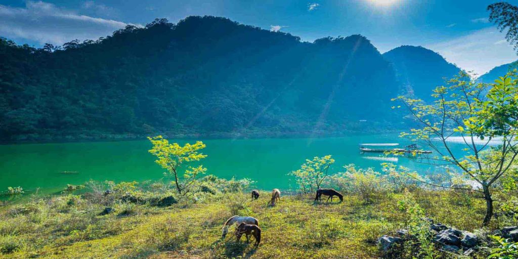 Tour Ba Be Lake – Ban Gioc Waterfall – Phuc Lam Temple – Nguom Ngao Cave -  Tinh Tay – China - Color Travel